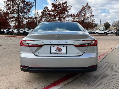 Used 2025 Toyota Camry LE image 7