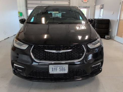 Used 2025 Chrysler Pacifica Select FWD image 8