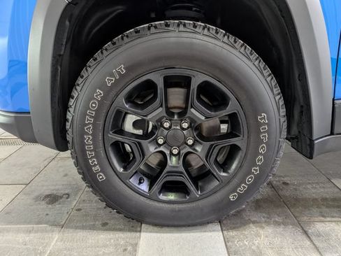 Used 2022 Jeep Cherokee Latitude w/ Sun & Sound Group AWD/4WD image 7