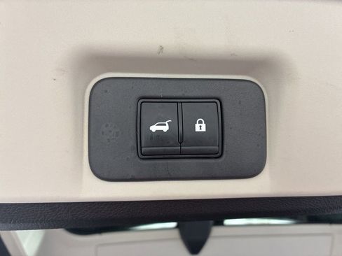 Used 2023 Nissan Ariya FWD image 7