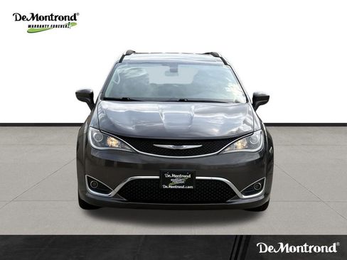 Used 2018 Chrysler Pacifica Touring-L Plus image 2