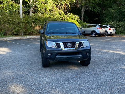 Used 2015 Nissan Frontier SV w/ SV Value Truck Package AWD/4WD image 2