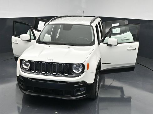 Used 2017 Jeep Renegade Latitude AWD/4WD image 37
