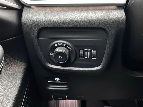 New 2025 Jeep Grand Cherokee Limited w/ Luxury Tech Group II image 25