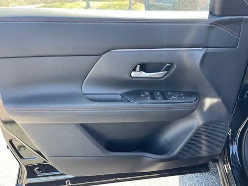 New 2025 Nissan Kicks SR image 11