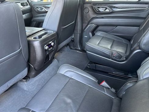 Used 2021 GMC Yukon XL Denali w/ Denali Premium Package image 12