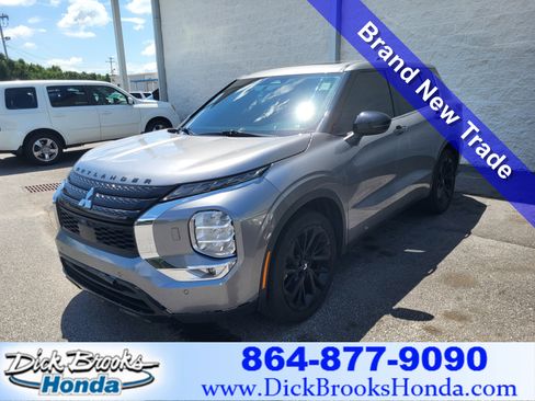 Used 2022 Mitsubishi Outlander SE AWD/4WD image 1
