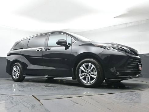 Certified 2026 Toyota Sienna XLE AWD/4WD image 41