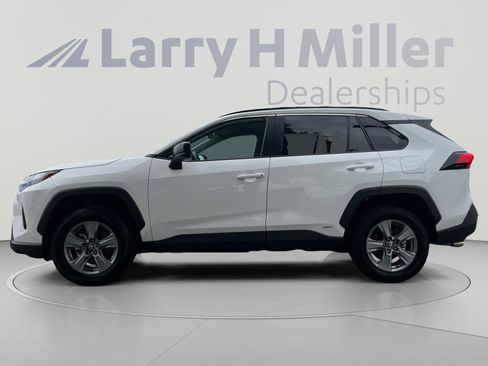 Used 2025 Toyota RAV4 LE AWD/4WD image 2