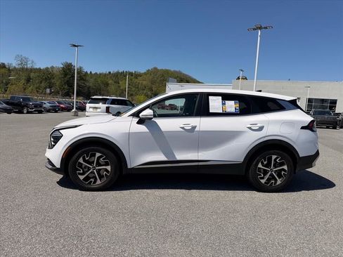 Used 2025 Kia Sportage EX FWD image 4