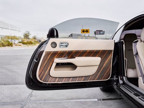 Used 2014 Rolls-Royce Wraith image 25