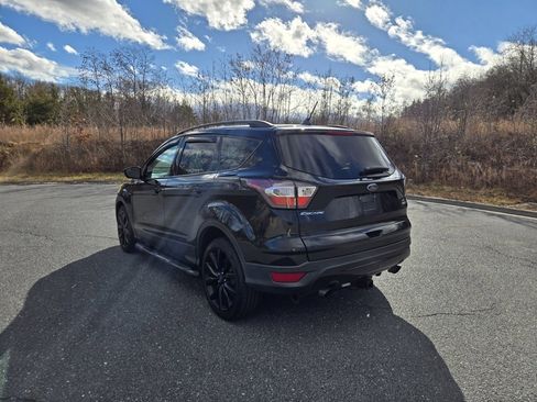 Used 2018 Ford Escape SE w/ SE Sport Appearance Package image 3