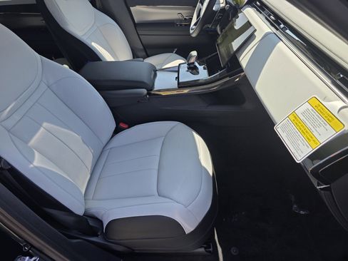 New 2026 Land Rover Range Rover Sport Dynamic SE AWD/4WD image 3