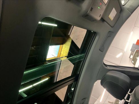 Used 2025 Audi Q4 e-tron Premium Plus w/ Premium Plus image 23