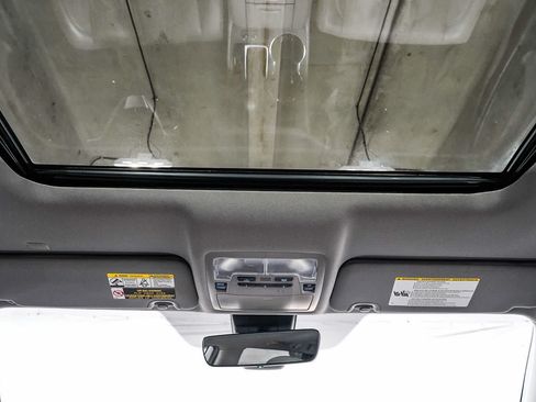 Certified 2019 Toyota Highlander XLE w/ Carpet Mat Package (TMS) FWD image 17