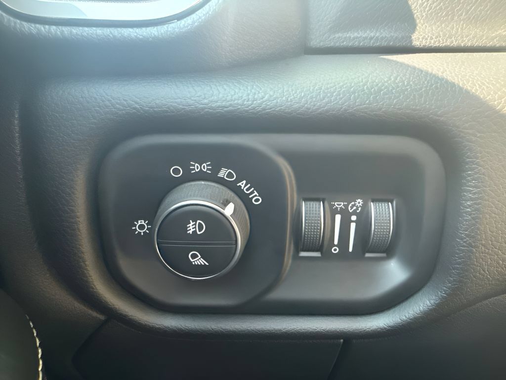 Used 2024 RAM 3500 Laramie w/ Towing Technology Group AWD/4WD image 18