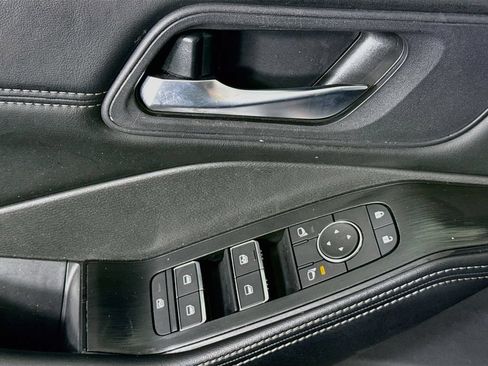 Certified 2024 Nissan Rogue SL FWD image 24