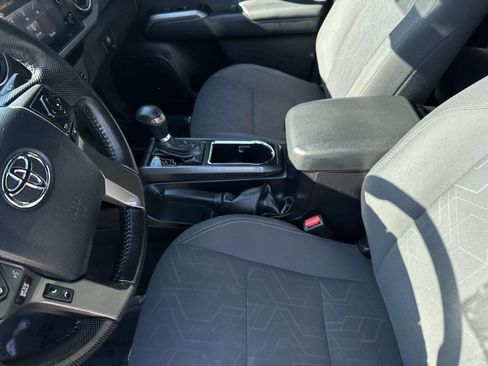 Used 2016 Toyota Tacoma TRD Off-Road w/ Towing Package image 8