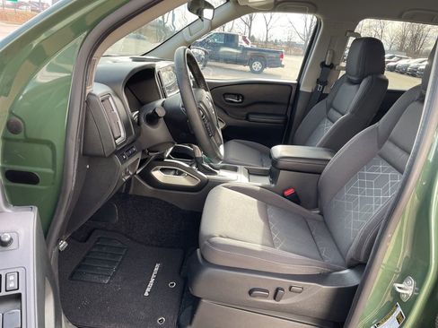 Used 2025 Nissan Frontier SV w/ SV Convenience Package image 8