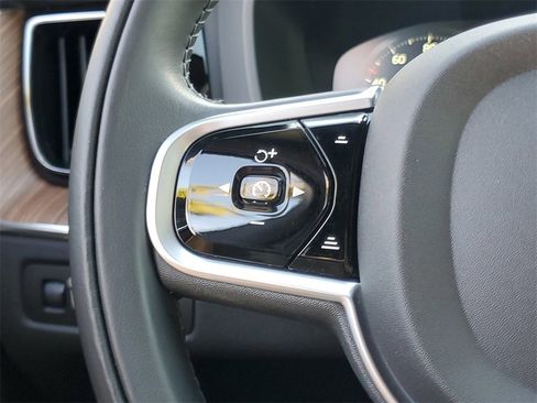 Used 2020 Volvo XC60 T5 Inscription image 22