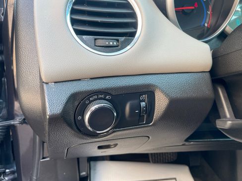 Used 2015 Chevrolet Cruze LT image 19