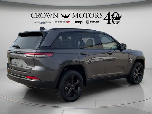 Used 2025 Jeep Grand Cherokee Limited w/ Luxury Tech Group II AWD/4WD image 5