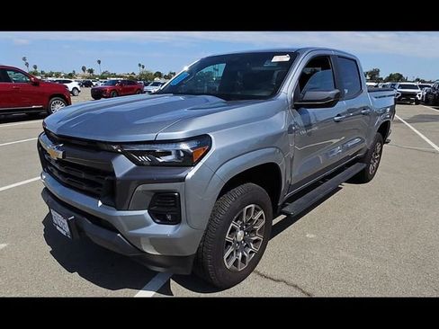 Used 2024 Chevrolet Colorado LT w/ LT Convenience Package III RWD image 3