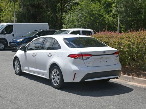 Used 2020 Toyota Corolla LE FWD image 3
