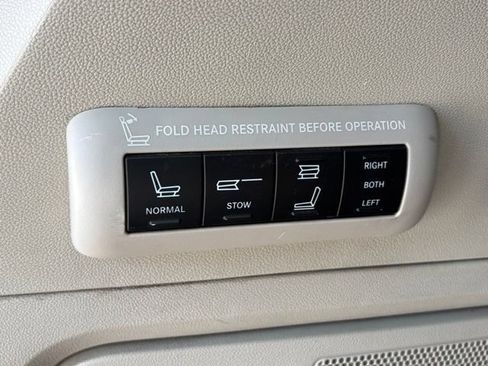 Used 2015 Chrysler Town & Country Limited Platinum FWD image 29