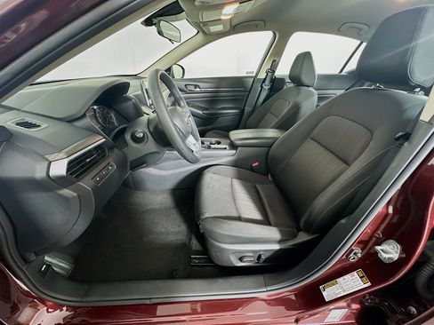 Used 2025 Nissan Altima 2.5 SV image 13