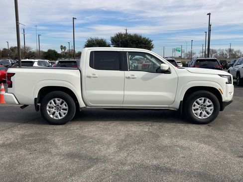 Used 2022 Nissan Frontier SV image 4