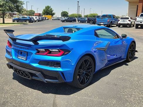 Used 2025 Chevrolet Corvette Z06 RWD image 4