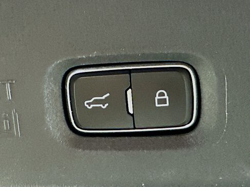 Used 2025 Ford Expedition Active AWD/4WD image 32