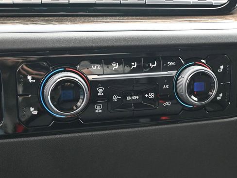 Used 2025 Chevrolet Silverado 1500 LT image 20