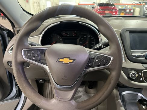 Used 2018 Chevrolet Malibu LT FWD image 10