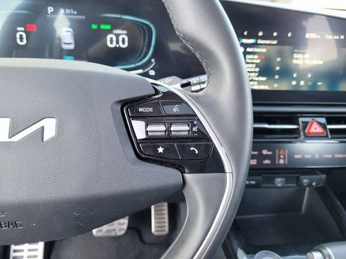 Certified 2025 Kia Niro EX Touring FWD image 24