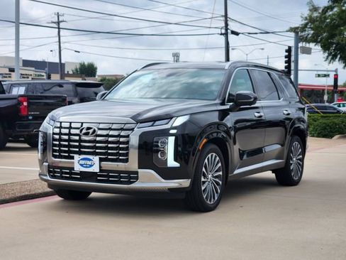 Used 2025 Hyundai Palisade Calligraphy FWD image 2