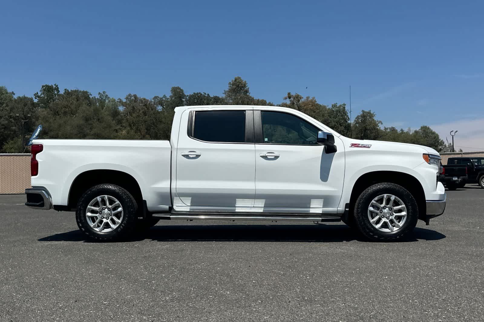 Used 2025 Chevrolet Silverado 1500 LT AWD/4WD image 2
