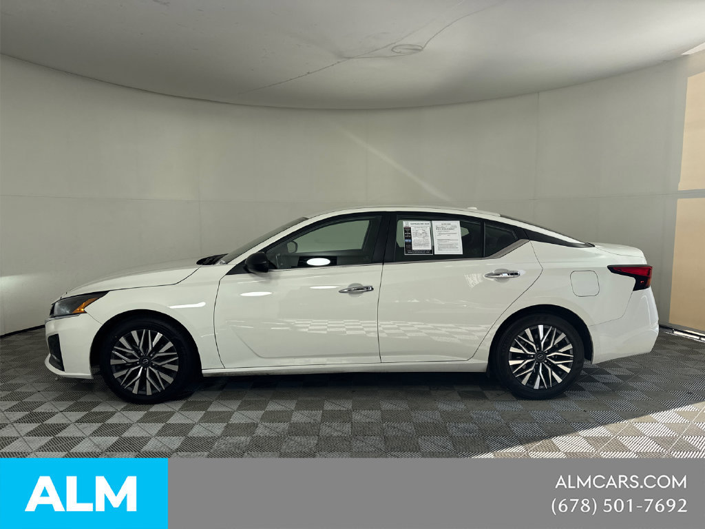 Used 2025 Nissan Altima 2.5 SV FWD image 10