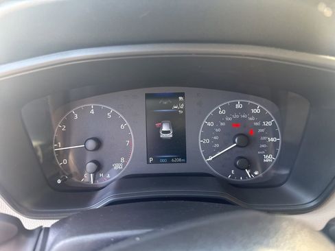 Used 2025 Toyota Corolla Cross L FWD image 11
