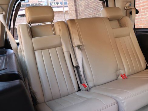 Used 2006 Lincoln Navigator Luxury RWD image 45