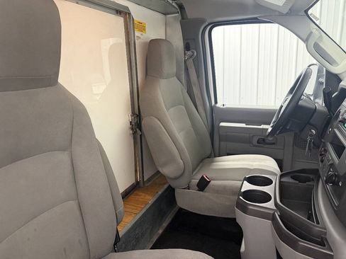 Used 2023 Ford E-450 and Econoline 450 Super Duty RWD image 4
