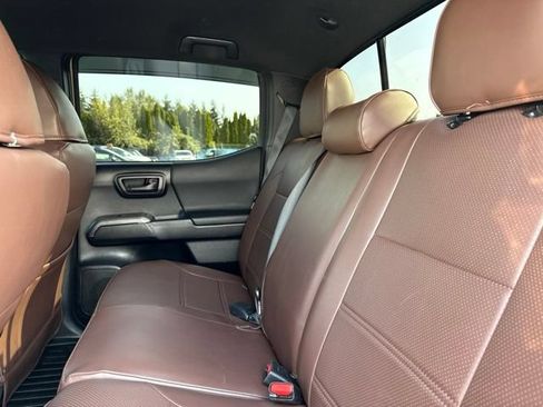 Used 2017 Toyota Tacoma TRD Sport w/ Tow Package (A/T) AWD/4WD image 15