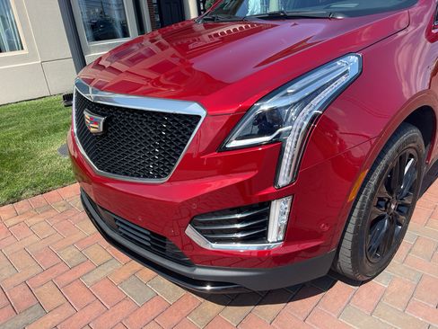 Used 2023 Cadillac XT5 Sportv w/ Technology Package AWD/4WD image 2