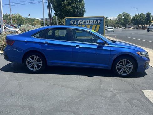 Used 2024 Volkswagen Jetta SE FWD image 2