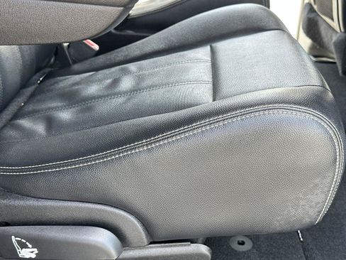 Used 2016 Chrysler Town & Country Touring w/ Driver Convenience Group FWD image 44