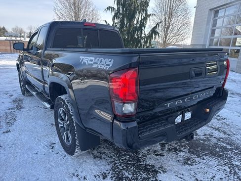 Used 2019 Toyota Tacoma TRD Sport image 5