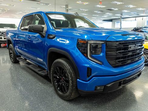 Used 2022 GMC Sierra 1500 Elevation w/ LPO, Elevation Black Package image 5