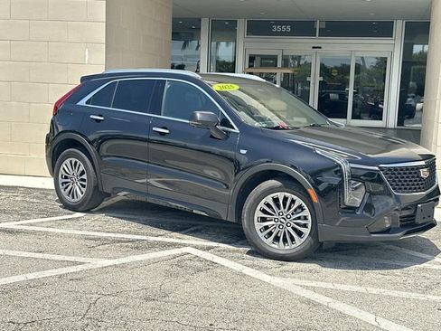 Used 2025 Cadillac XT4 Premium Luxury FWD image 2
