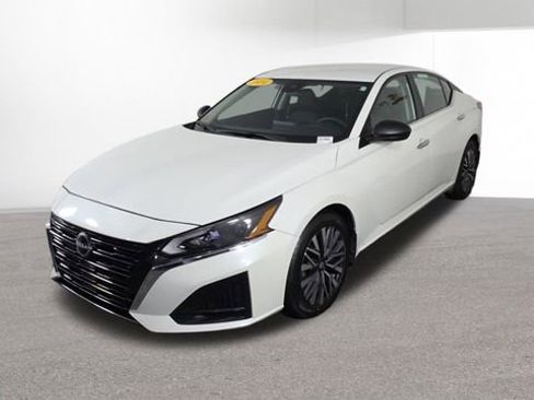 Used 2024 Nissan Altima 2.5 SV image 4